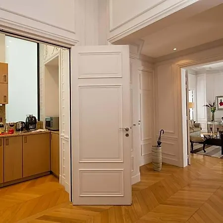 Majestic Champs Elysees Aparthotel 5*