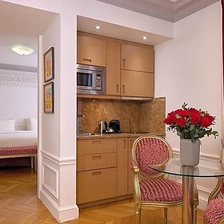 Majestic Champs Elysees 5*