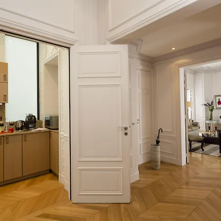 Majestic Champs Elysees Aparthotel