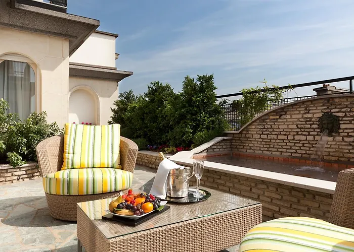 Majestic Champs Elysees Aparthotel 5*