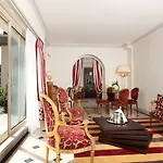 Majestic Champs Elysees 아파트호텔 파리